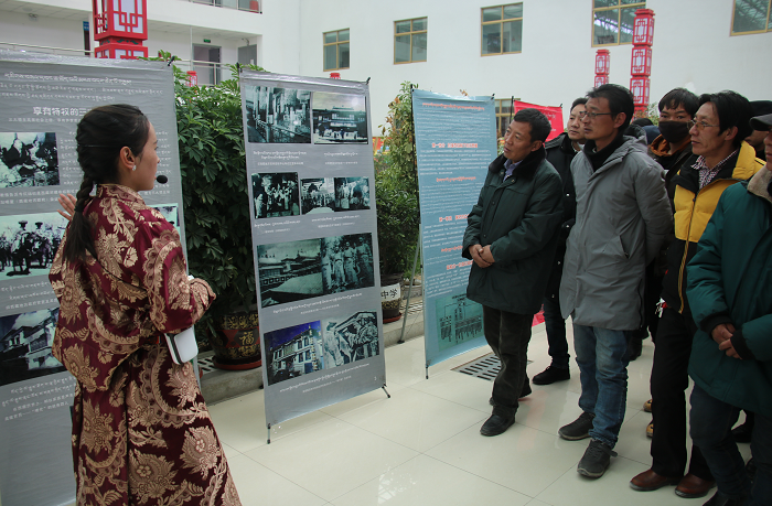 申扎县开展新旧西藏对比图片展.png