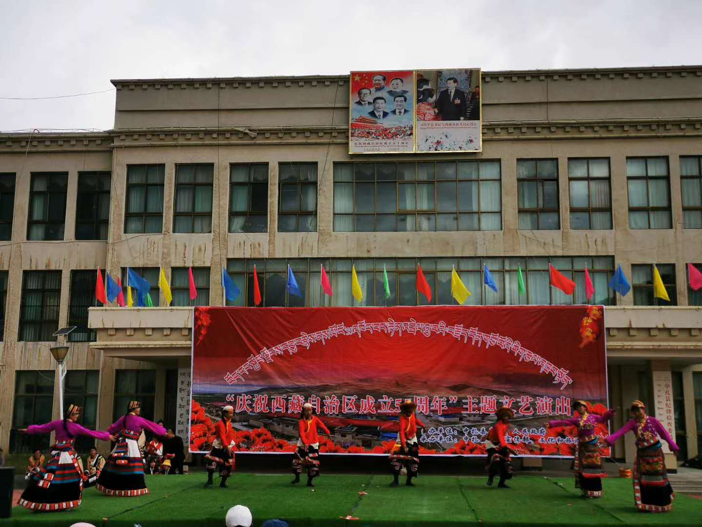 中国西藏申扎途中的雪山_站酷海洛_正版图片_视频_字体_音乐素材交易平台_站酷旗下品牌