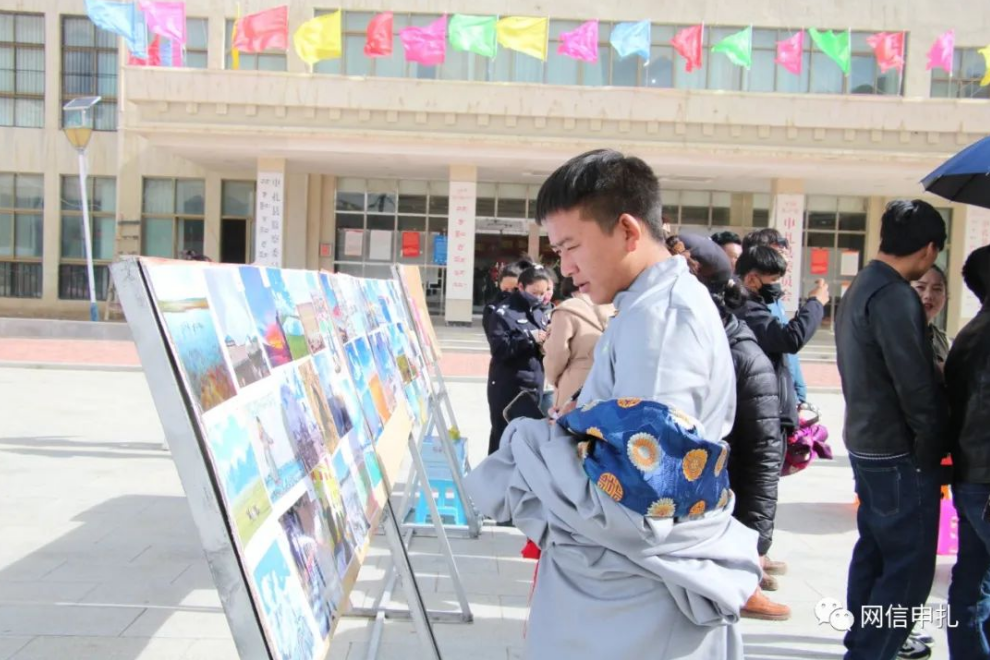 申扎县举办发展成就摄影图片展1.png